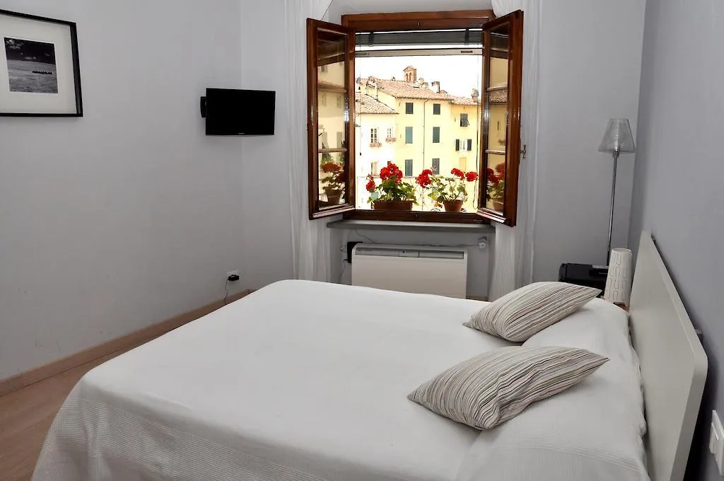At Home Bed And Breakfast Lucca Frühstückspension