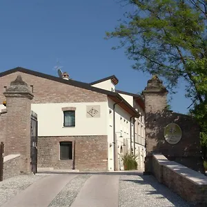 https://corte-della-rocca-bassa.hotelinveneto.com