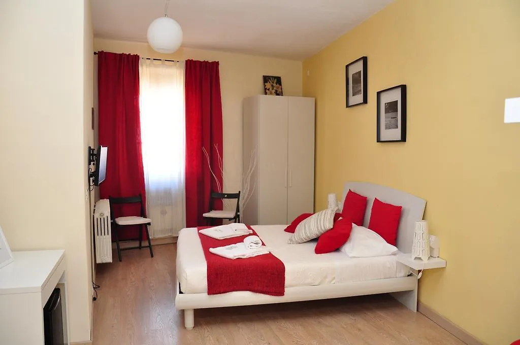 At Home Bed And Breakfast Lucques