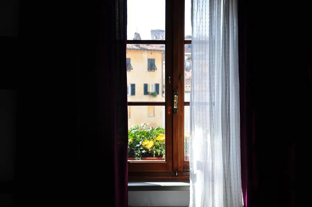 ** Couette-café At Home Bed And Breakfast Lucques Italie