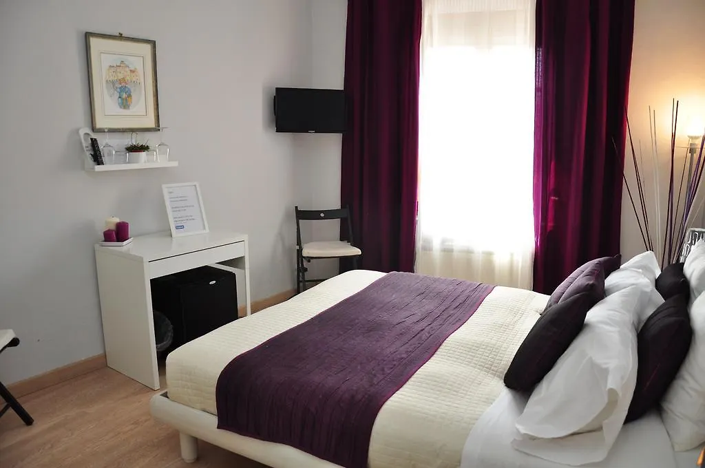 At Home Bed And Breakfast Lucques Couette-café