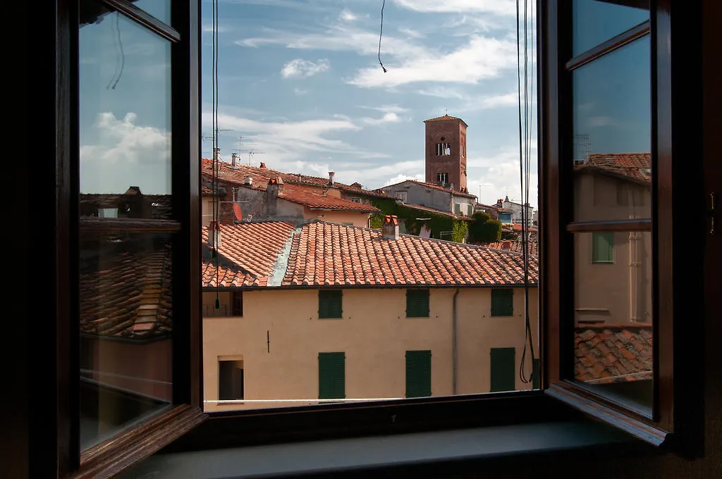 At Home Bed And Breakfast Lucques Italie