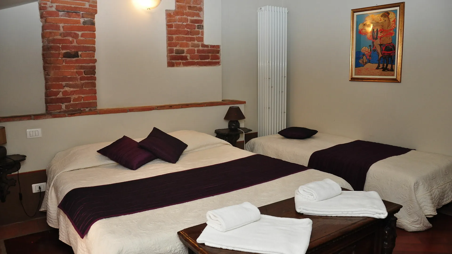 At Home Bed And Breakfast Lucques